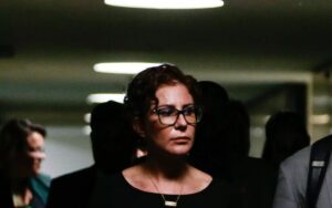 Justiça italiana mantém prisão de Carla Zambelli em Roma