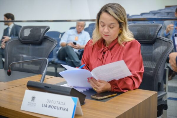 Lia Nogueira pede retomada de obra paralisada há mais de dois anos em Deodápolis