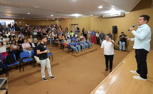 Em solenidade de pagamento de emendas, prefeito alerta para dificuldades financeiras