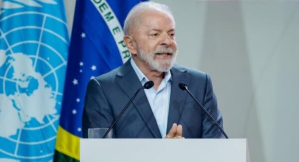 Lula sanciona lei que proíbe uso de linguagem neutra