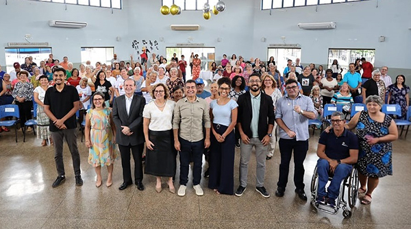 Prefeitura adere ao “Conectando Gerações” para fortalecer laços entre jovens e idosos