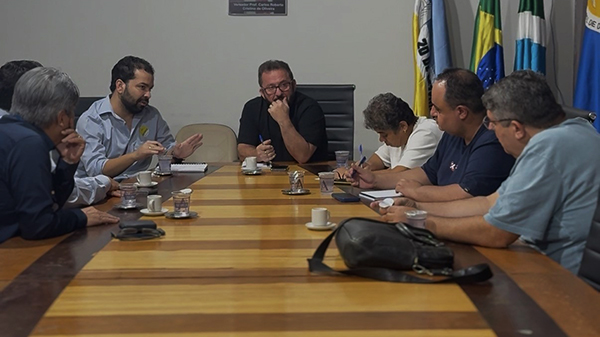 Câmara de Dourados articula solução para imóveis abandonados de programas federais