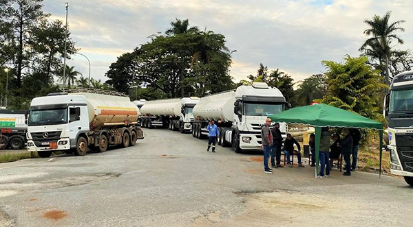 Alta do diesel eleva risco de greve entre caminhoneiros