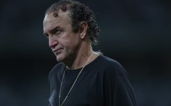 Santos anuncia a contratação do técnico Cuca