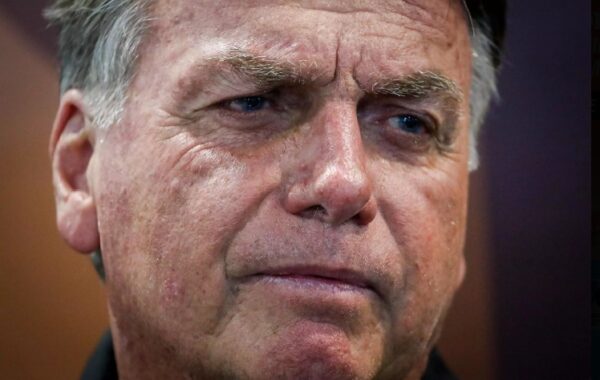 PGR diz a Moraes ser a favor de prisão domiciliar para Bolsonaro