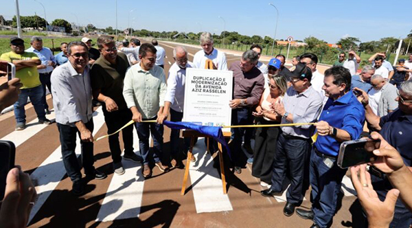 Prefeito entrega duplicação da Aziz Rasselen e governador elogia importância da obra