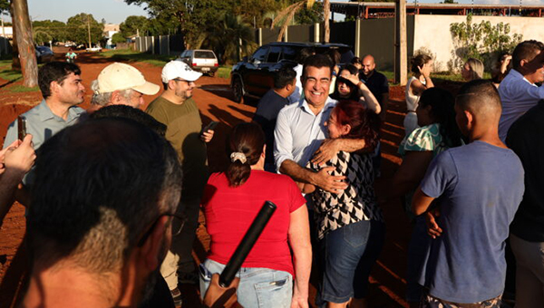 Prefeitura inicia obras de asfalto no Jardim Pelicano após 35 anos de espera