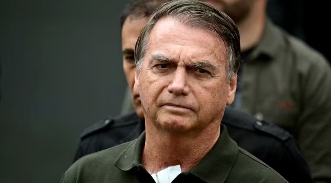 Bolsonaro tem melhora clínica, mas segue na UTI sem previsão de alta