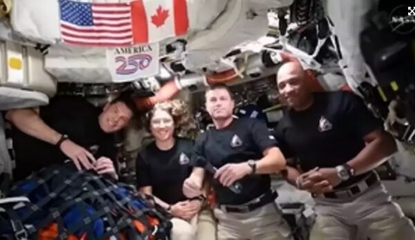 Tripulação deve chegar à Terra na sexta após sobrevoarem lado oculto da Lua