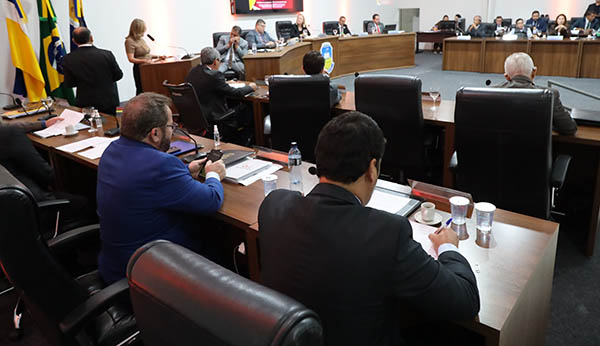 Câmara realiza duas sessões e aprova  reajuste salarial de 4,5% para servidores municipais