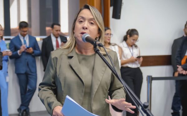 Lia Nogueira pede informações sobre emenda para transporte de autistas em Pedro Gomes