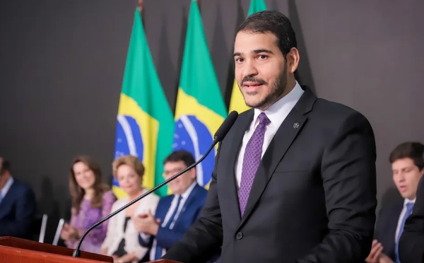 ‘Sou totalmente contra o aborto’, diz Messias a senadores