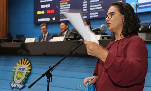 Gleice Jane critica política salarial e pressiona Riedel sobre abandono dos servidores