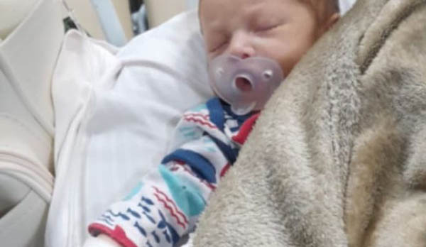 Mãe alerta para perigo de bactéria dos produtos Ypê após hospitalização do filho