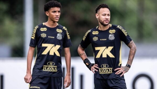 Neymar se irrita em treino do Santos e agride Robinho Jr
