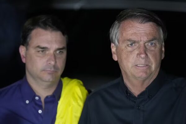 Moraes autoriza Bolsonaro a receber visitas de Flávio, esposa e netas em prisão domiciliar