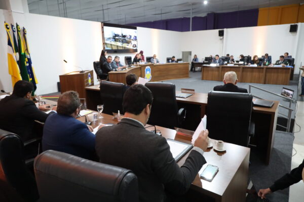 Câmara de Dourados aprova LDO 2027 e novas regras do estacionamento rotativo