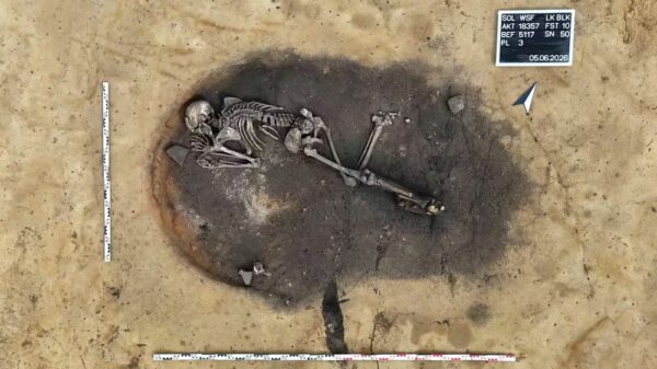 Arqueólogos encontram homem enterrado em forno de 4,5 mil anos