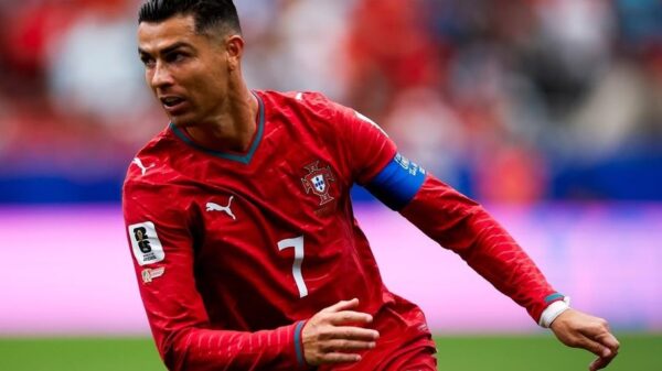 Cristiano estreia apagado e vive seca com a camisa de Portugal