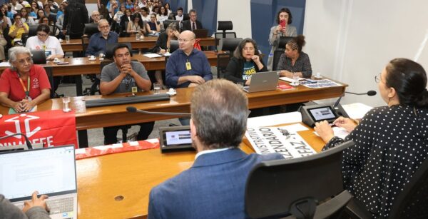 Gleice Jane defende valorização da UEMS e critica abandono da universidade pública