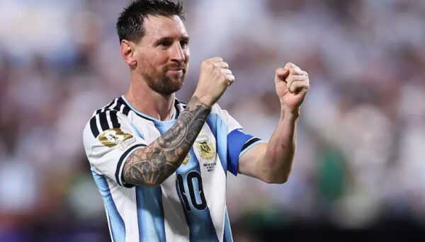 Messi faz história, Argentina vence a Áustria e avança na Copa