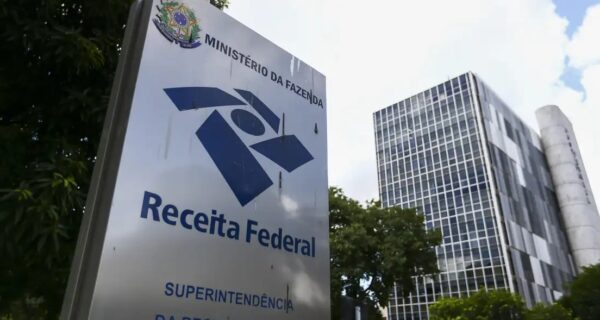Receita paga nesta terça maior lote de restituição do IR da história