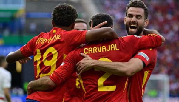 Espanha e Bélgica se enfrentam para definir adversário da França na semi