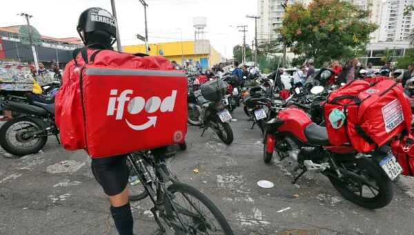 Anvisa libera venda de medicamentos por plataformas como iFood e Rapp