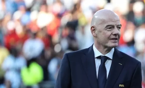 Infantino vai pedir a Trump ajuda para seguir no comando da Fifa