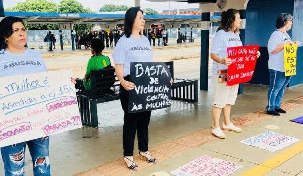 Luiza Ribeiro e Coletiva Feminista Antirracista realizam ato #MSTodasVivas contra feminicídios