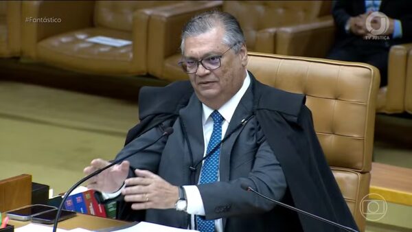 Dino reverte ordem de Mendonça e reconduz Andrei Rodrigues ao comando da PF