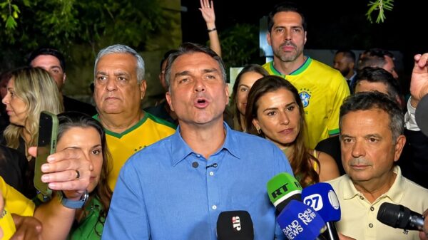Lula encosta nas pesquisas, e Flávio liga o alerta