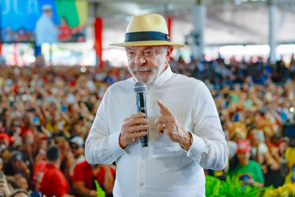 Campanha de Lula subestimou Flávio Bolsonaro e força do antipetismo