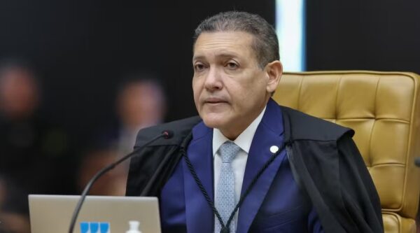 Nunes Marques avalia julgar anulação da pena de Bolsonaro após o 2º turno